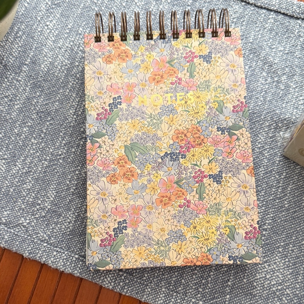 Rifle Paper Co. - Desktop Spiral Notepad - Mimi 200 pages - Picture 8 of 11